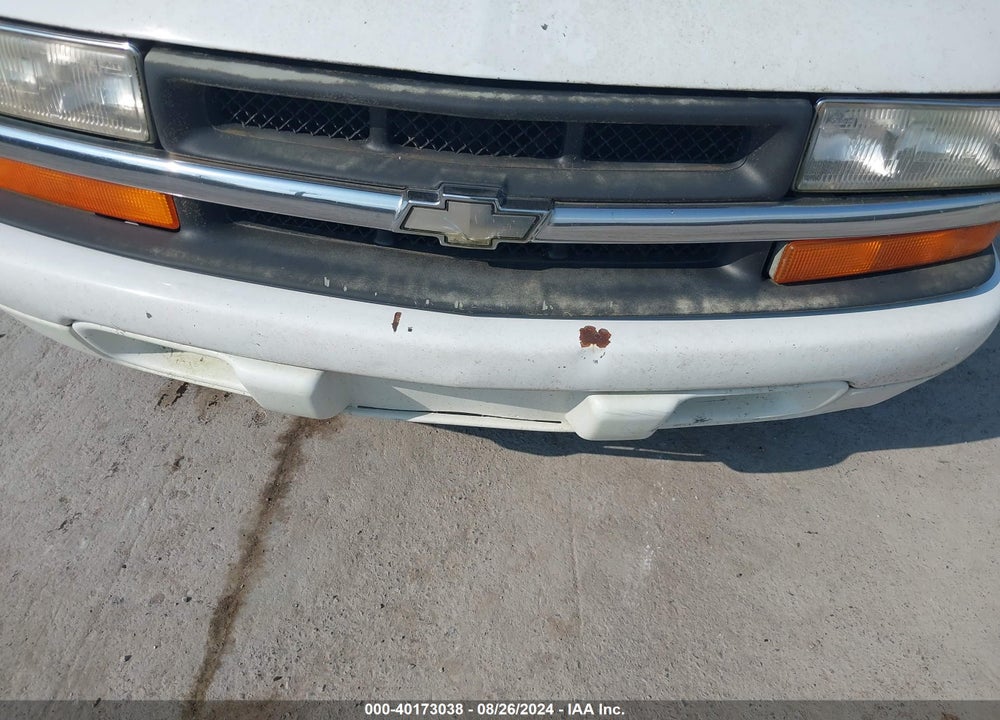 2001 CHEVROLET S-10 LS VIN: 1GCCS195718135670