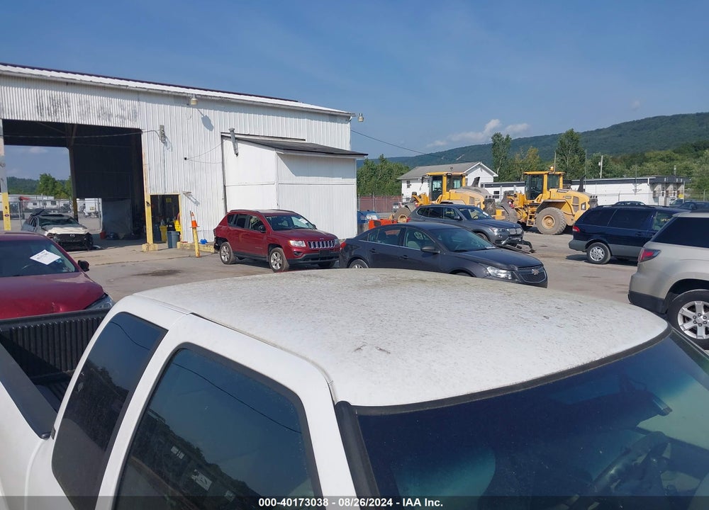 2001 CHEVROLET S-10 LS VIN: 1GCCS195718135670