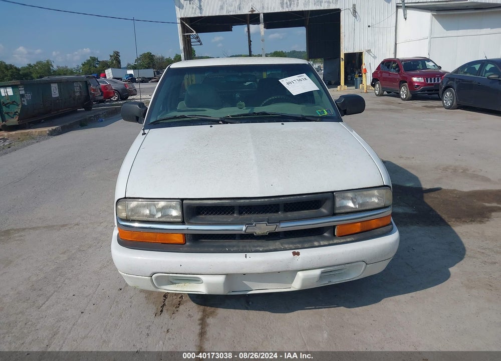 2001 CHEVROLET S-10 LS VIN: 1GCCS195718135670