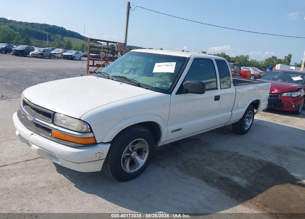 2001 CHEVROLET S-10 LS VIN: 1GCCS195718135670