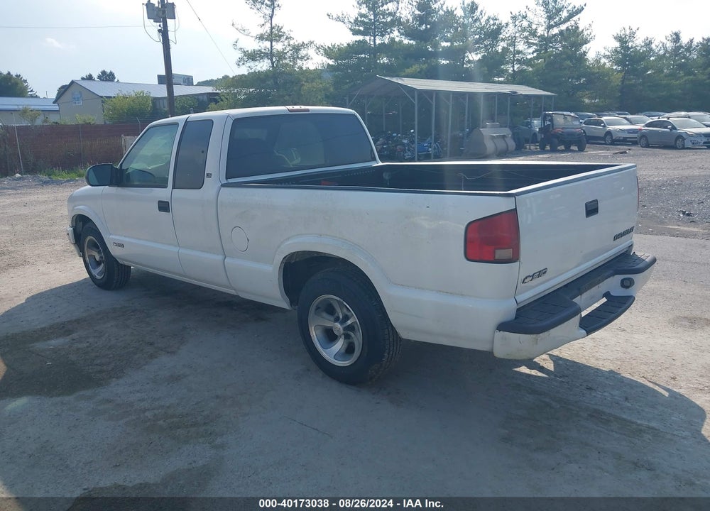 2001 CHEVROLET S-10 LS VIN: 1GCCS195718135670