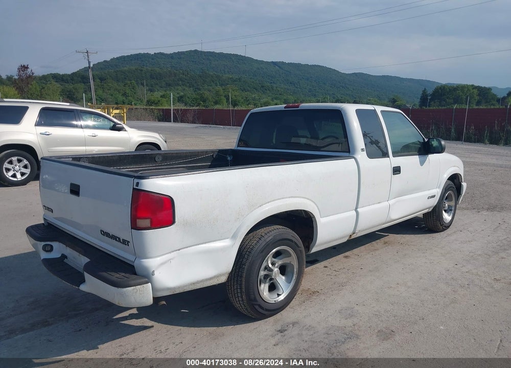 2001 CHEVROLET S-10 LS VIN: 1GCCS195718135670