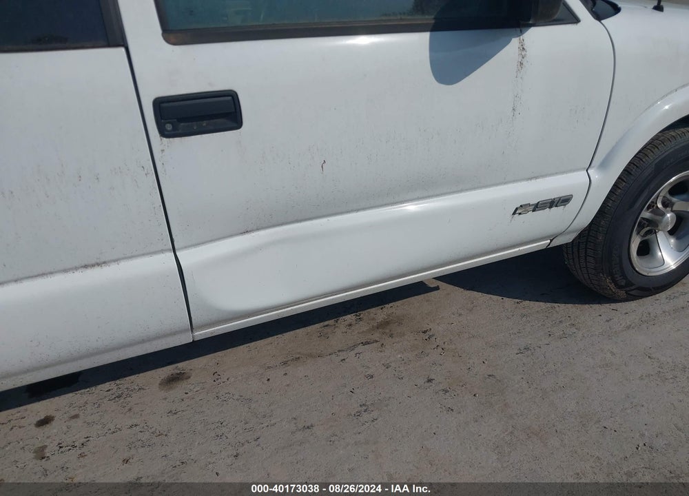 2001 CHEVROLET S-10 LS VIN: 1GCCS195718135670
