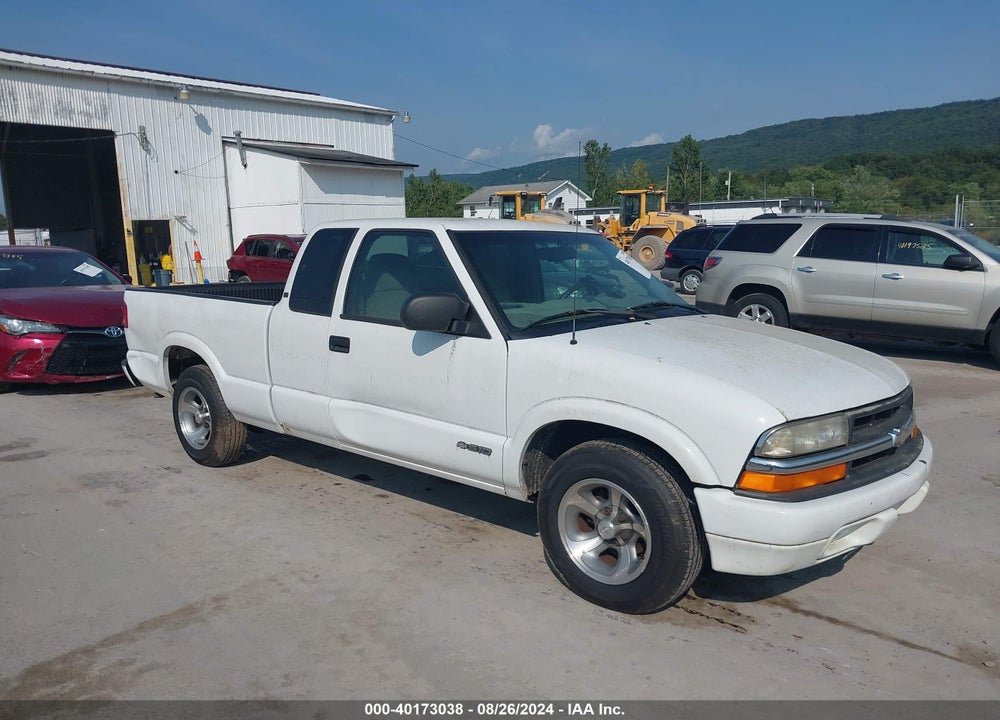 2001 CHEVROLET S-10 LS VIN: 1GCCS195718135670