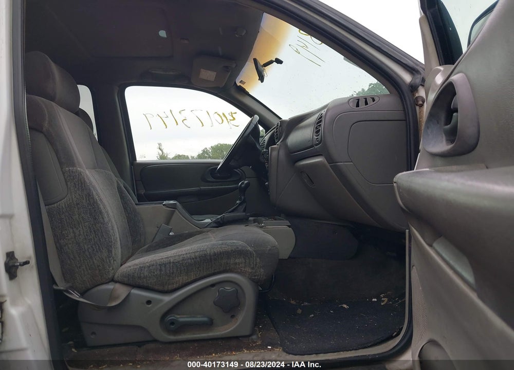 2002 CHEVROLET TRAILBLAZER LS VIN: 1GNDT13S422224365