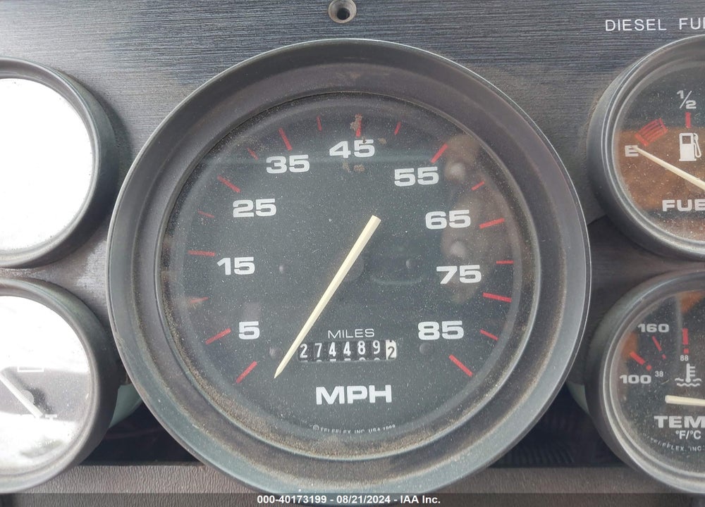 2001 FREIGHTLINER CHASSIS M LINE WALK-IN VAN VIN: 4UZAARBW51CH52539