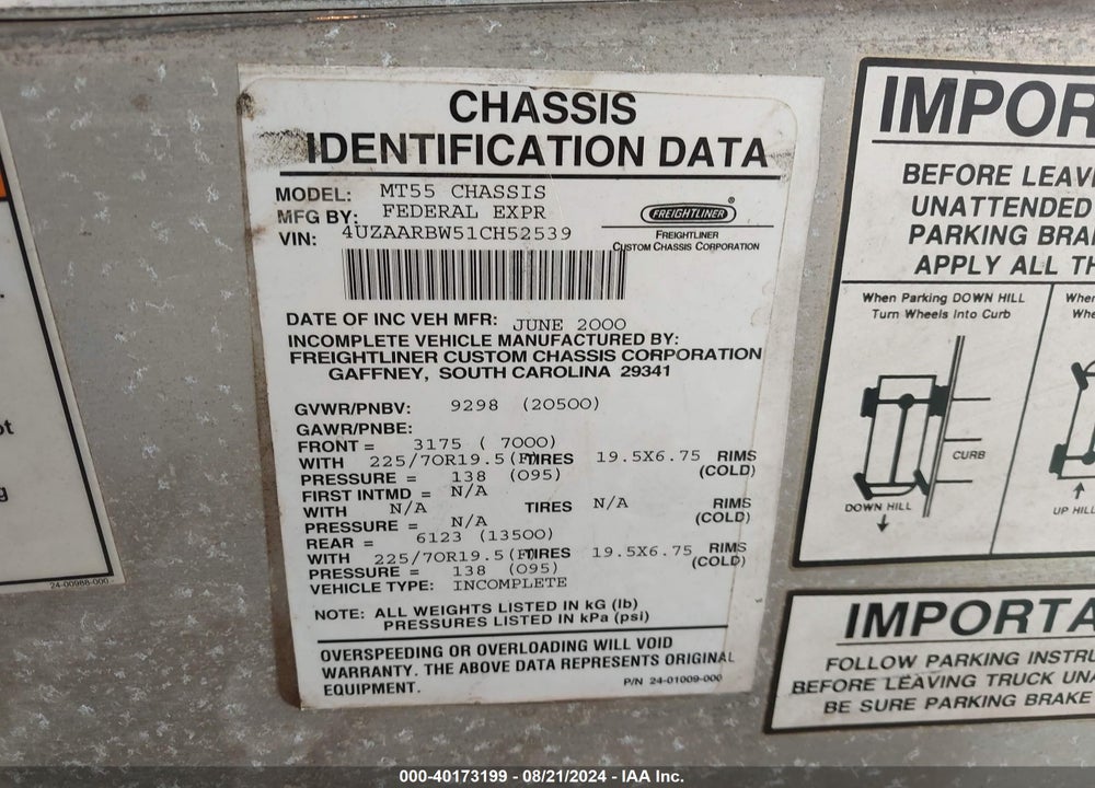 2001 FREIGHTLINER CHASSIS M LINE WALK-IN VAN VIN: 4UZAARBW51CH52539