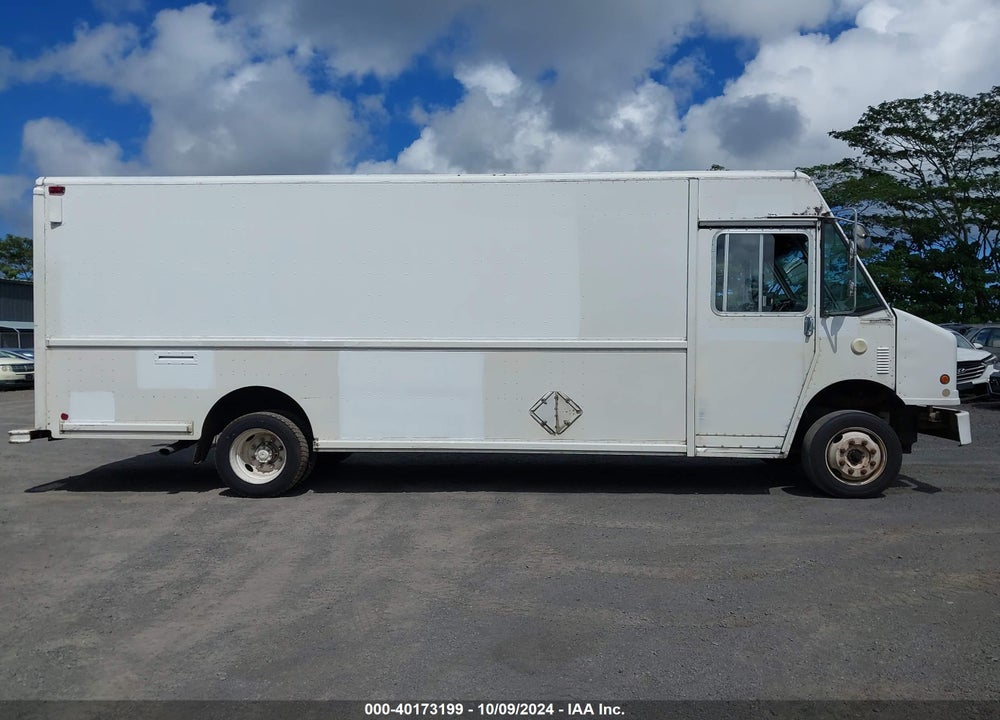 2001 FREIGHTLINER CHASSIS M LINE WALK-IN VAN VIN: 4UZAARBW51CH52539