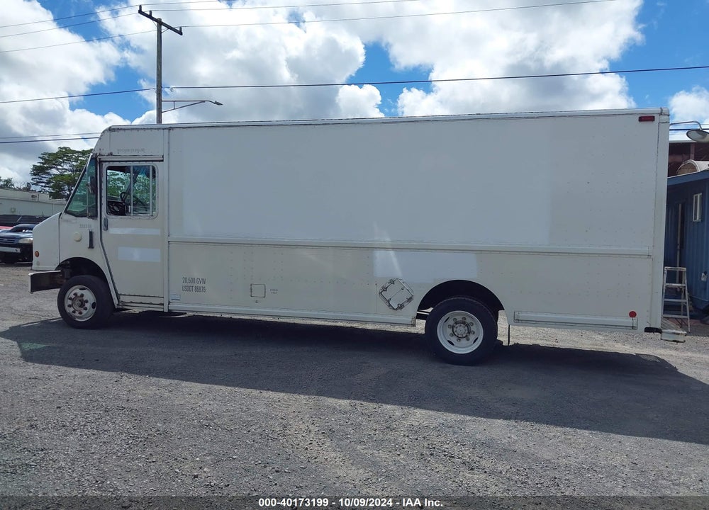 2001 FREIGHTLINER CHASSIS M LINE WALK-IN VAN VIN: 4UZAARBW51CH52539