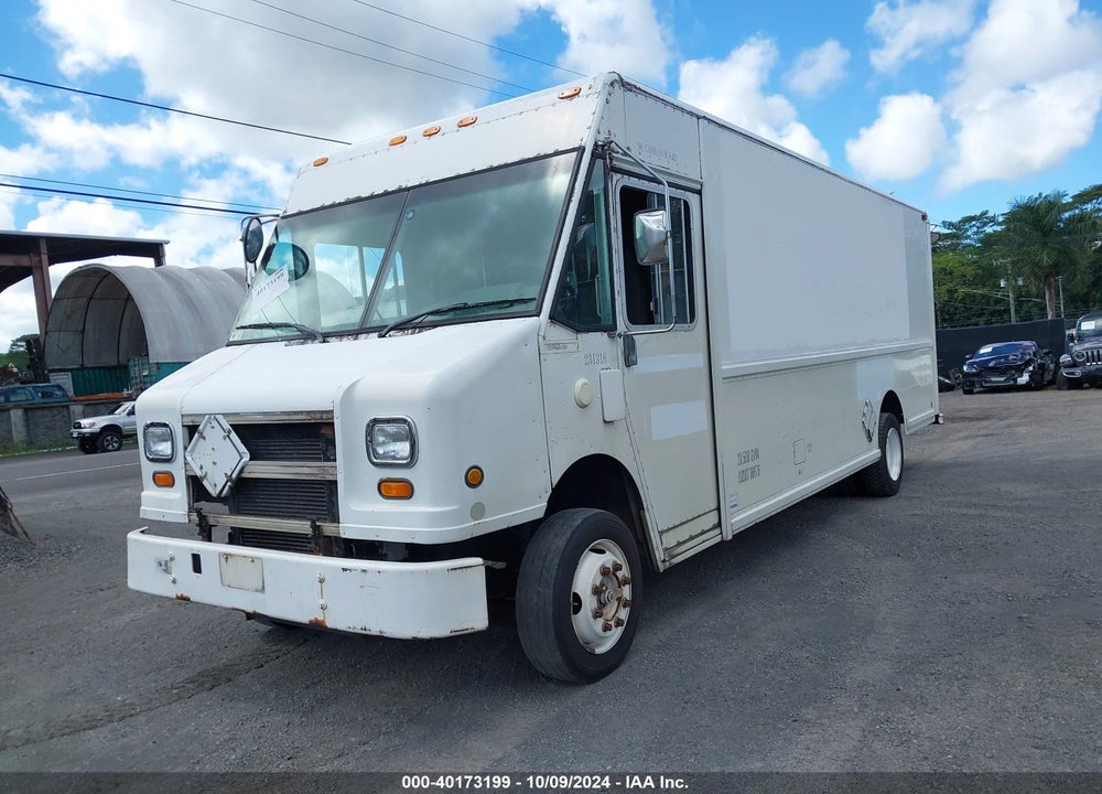 2001 FREIGHTLINER CHASSIS M LINE WALK-IN VAN VIN: 4UZAARBW51CH52539