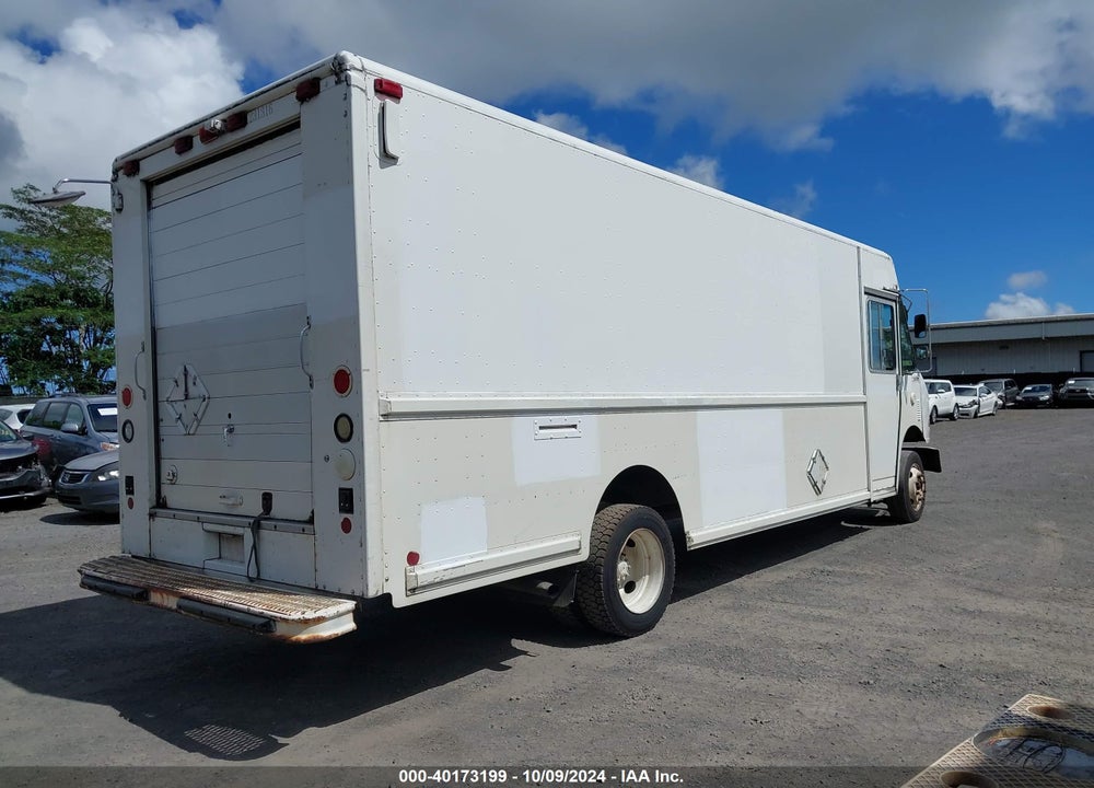 2001 FREIGHTLINER CHASSIS M LINE WALK-IN VAN VIN: 4UZAARBW51CH52539