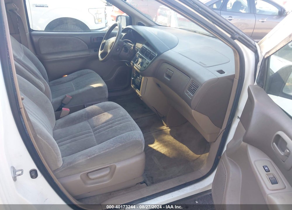 1998 TOYOTA SIENNA LE VIN: 4T3ZF13C0WU040990