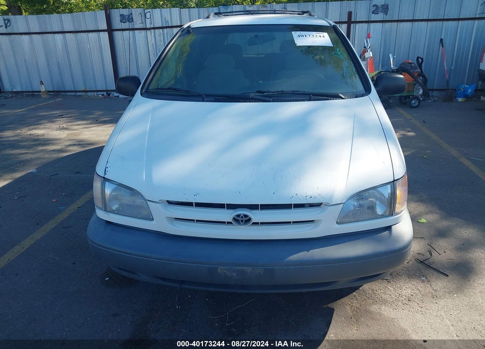 1998 TOYOTA SIENNA LE VIN: 4T3ZF13C0WU040990