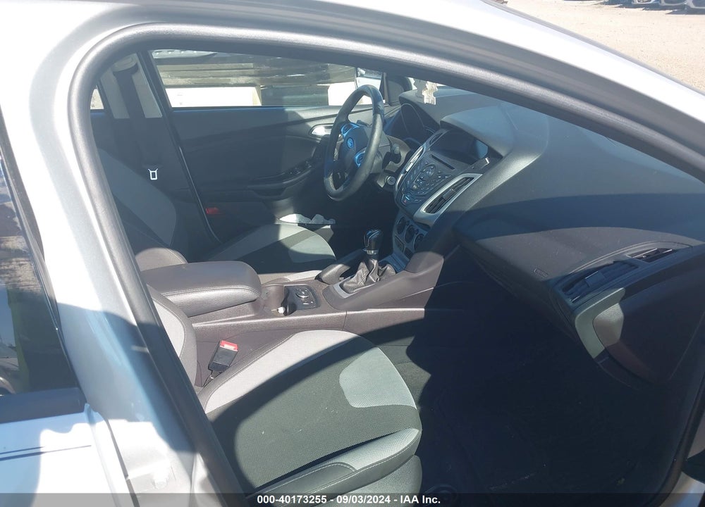 2014 FORD FOCUS SE VIN: 1FADP3F23EL330038