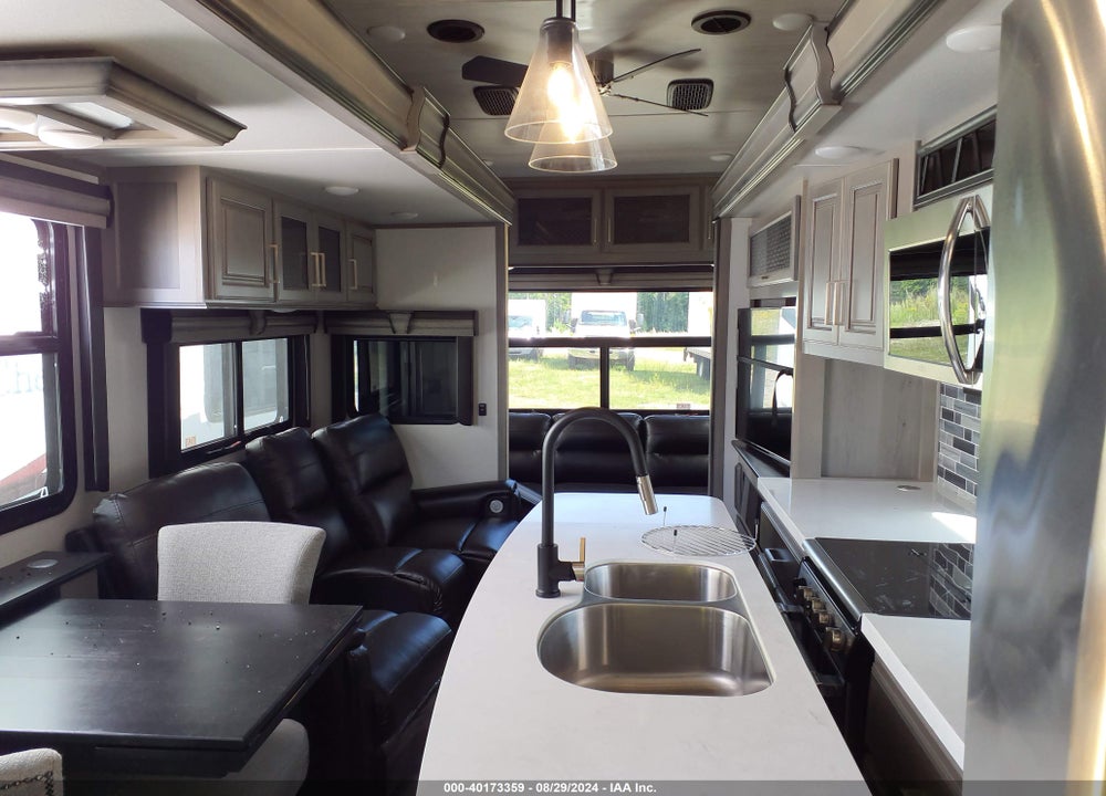 2021 KEYSTONE MONTANA VIN: 4YDF37829M4702684