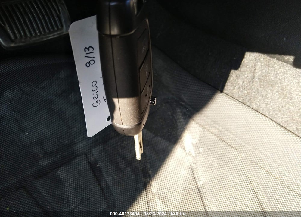 2022 HYUNDAI VENUE SEL VIN: KMHRC8A37NU161513