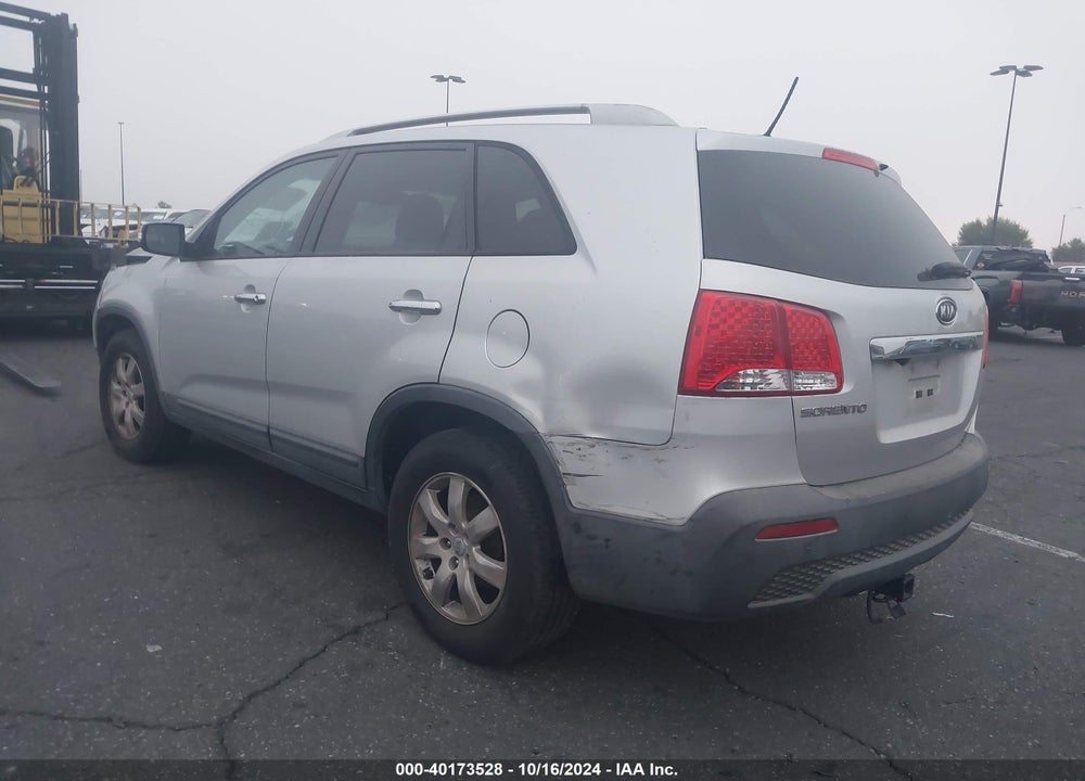 2013 KIA SORENTO LX VIN: 5XYKT4A61DG352823