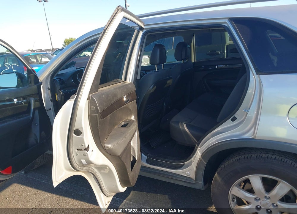 2013 KIA SORENTO LX VIN: 5XYKT4A61DG352823