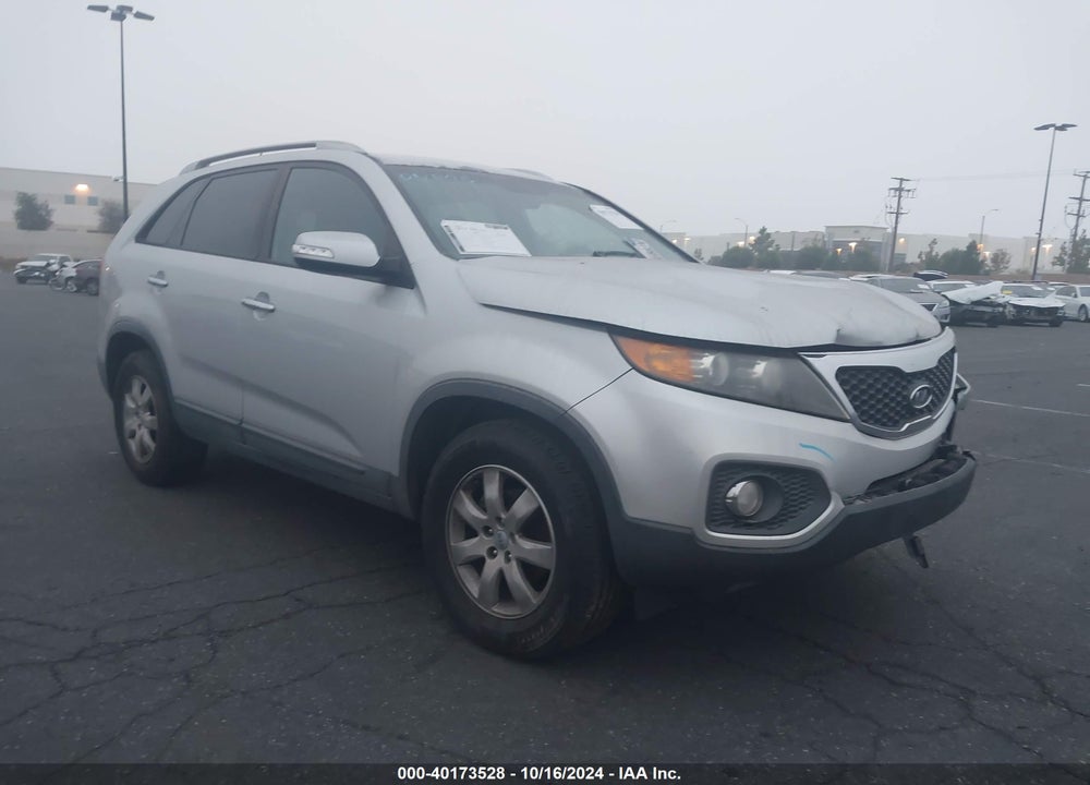 2013 KIA SORENTO LX VIN: 5XYKT4A61DG352823