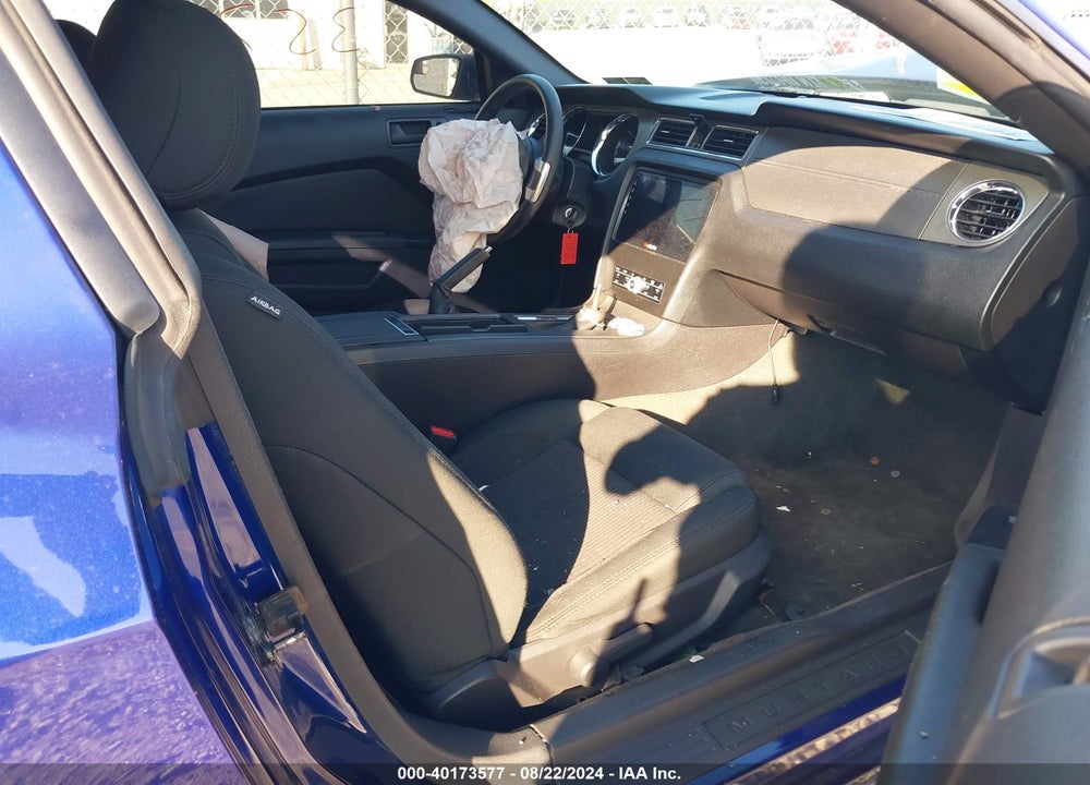 2014 FORD MUSTANG V6 VIN: 1ZVBP8AM3E5329884
