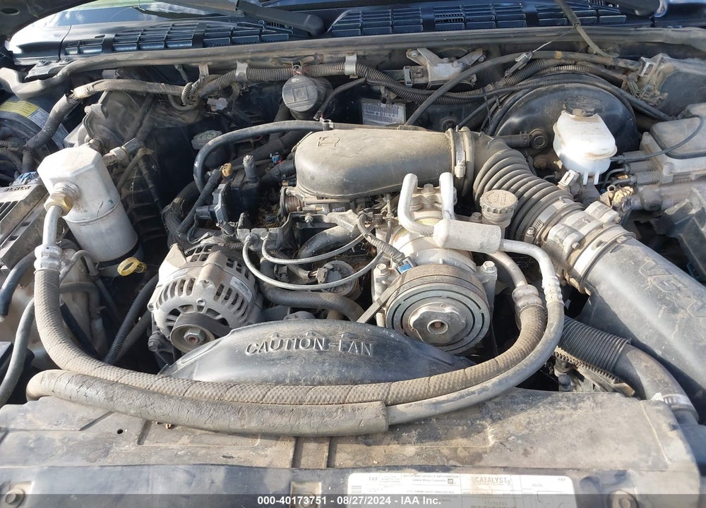 1998 CHEVROLET S-10 LS VIN: 1GCCT19W2W8139574