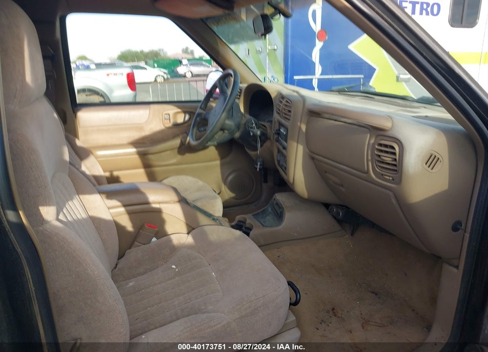 1998 CHEVROLET S-10 LS VIN: 1GCCT19W2W8139574