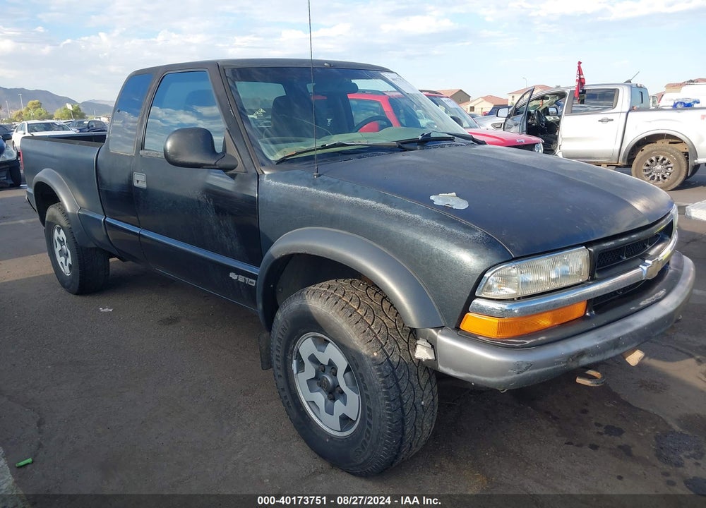 1998 CHEVROLET S-10 LS VIN: 1GCCT19W2W8139574