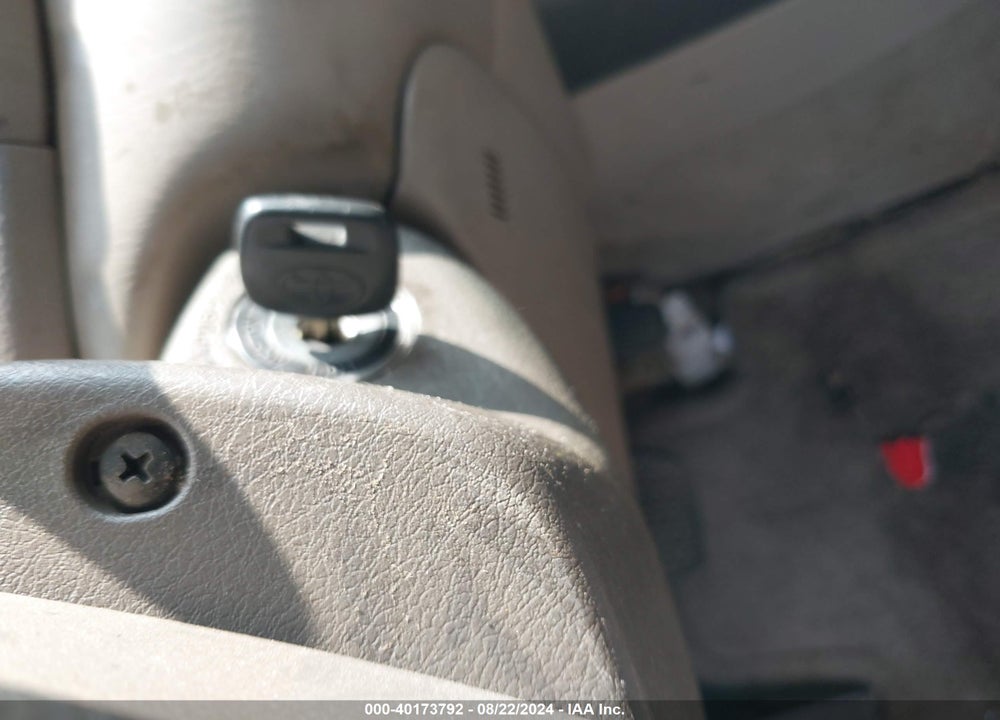 2005 TOYOTA CAMRY LE VIN: 4T1BE32K75U981904