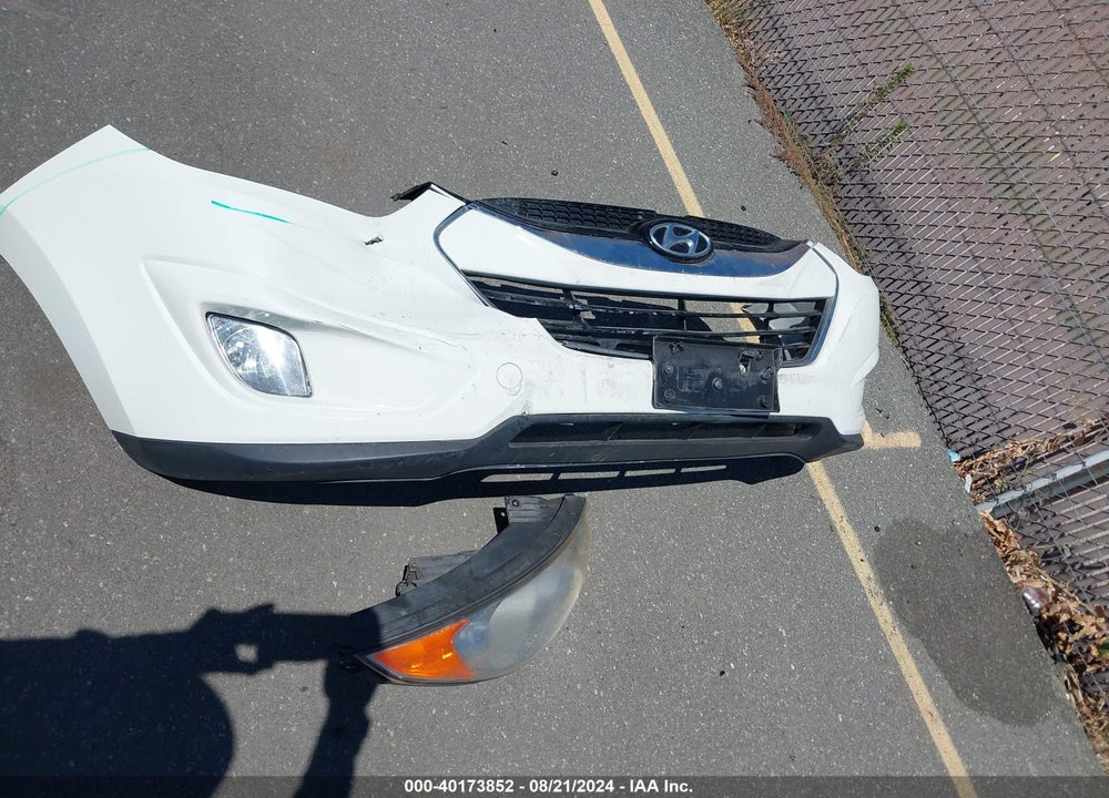 2011 HYUNDAI TUCSON LIMITED VIN: KM8JU3AC8BU140887