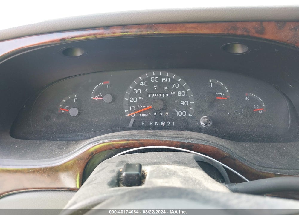 2000 FORD E-350 SUPER DUTY XL/XLT VIN: 1FBNE31L4YHB83096