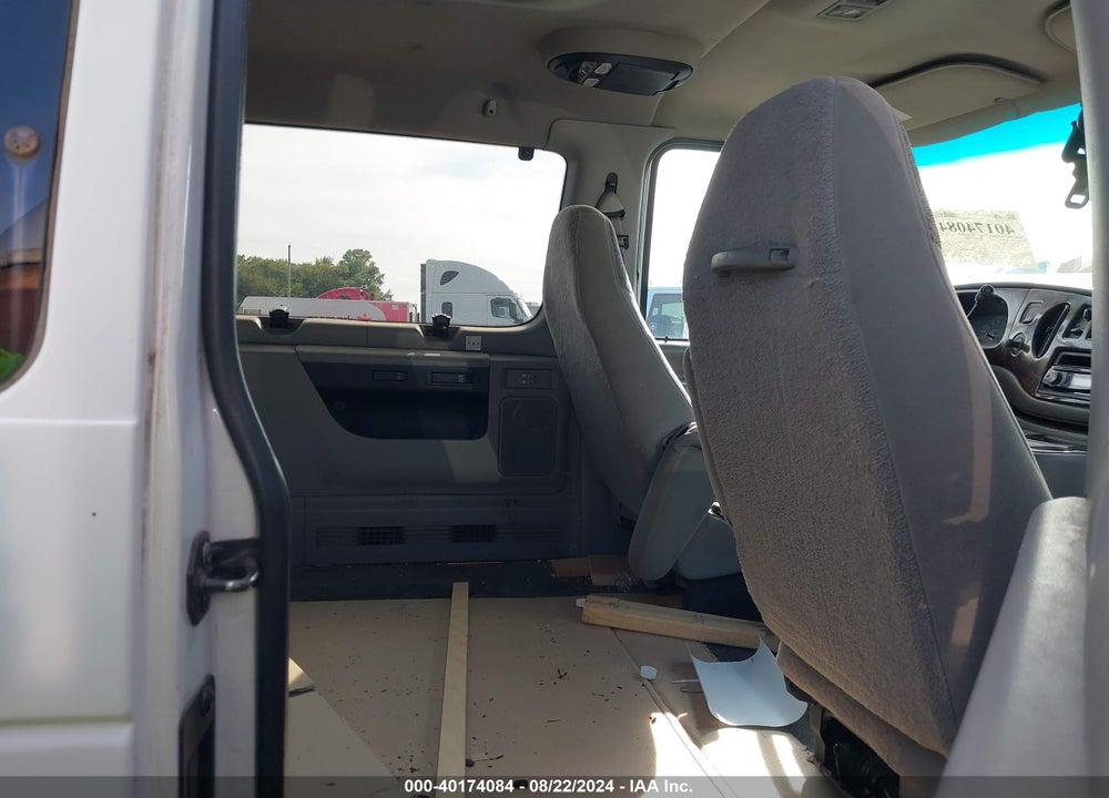 2000 FORD E-350 SUPER DUTY XL/XLT VIN: 1FBNE31L4YHB83096