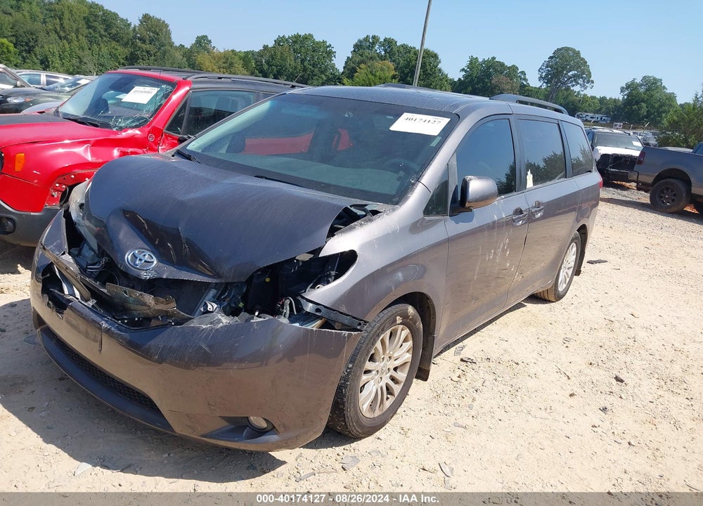 2014 TOYOTA SIENNA XLE V6 8 PASSENGER VIN: 5TDYK3DC7ES432009