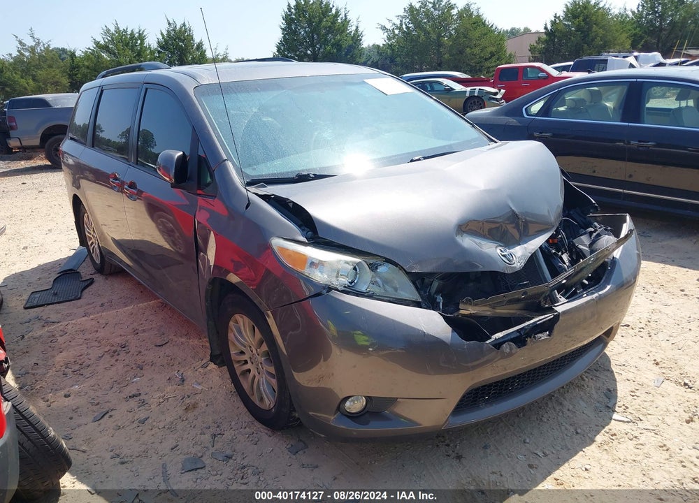 2014 TOYOTA SIENNA XLE V6 8 PASSENGER VIN: 5TDYK3DC7ES432009