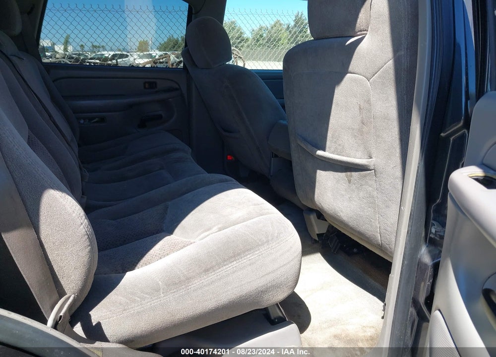 2004 CHEVROLET TAHOE LS VIN: 1GNEC13V54R117334