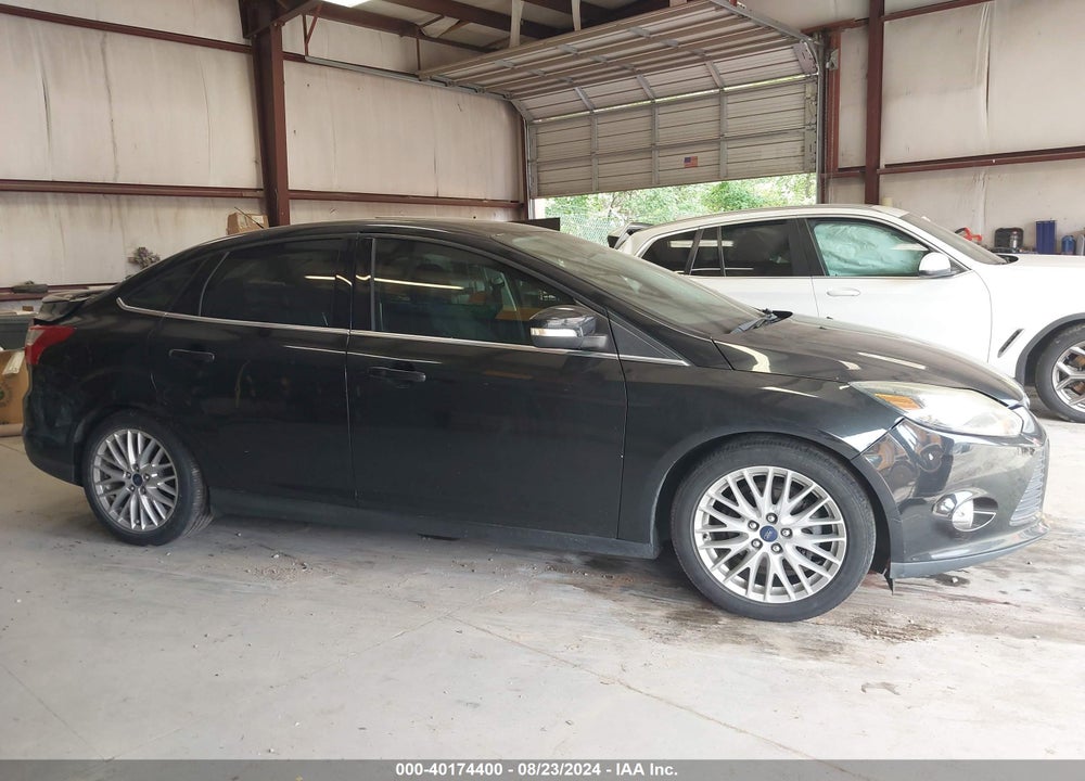 2014 FORD FOCUS TITANIUM VIN: 1FADP3J21EL243259