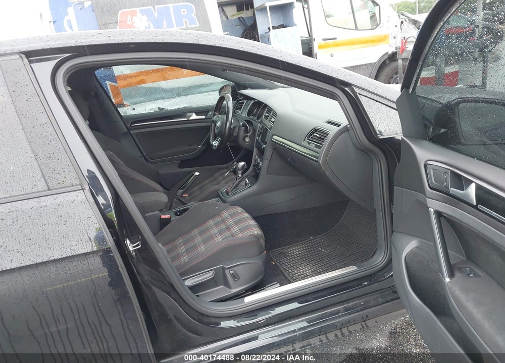 2015 VOLKSWAGEN GOLF GTI 2.0T S W/PERFORMANCE PACKAGE 4-DOOR VIN: 3VW447AU7FM104553
