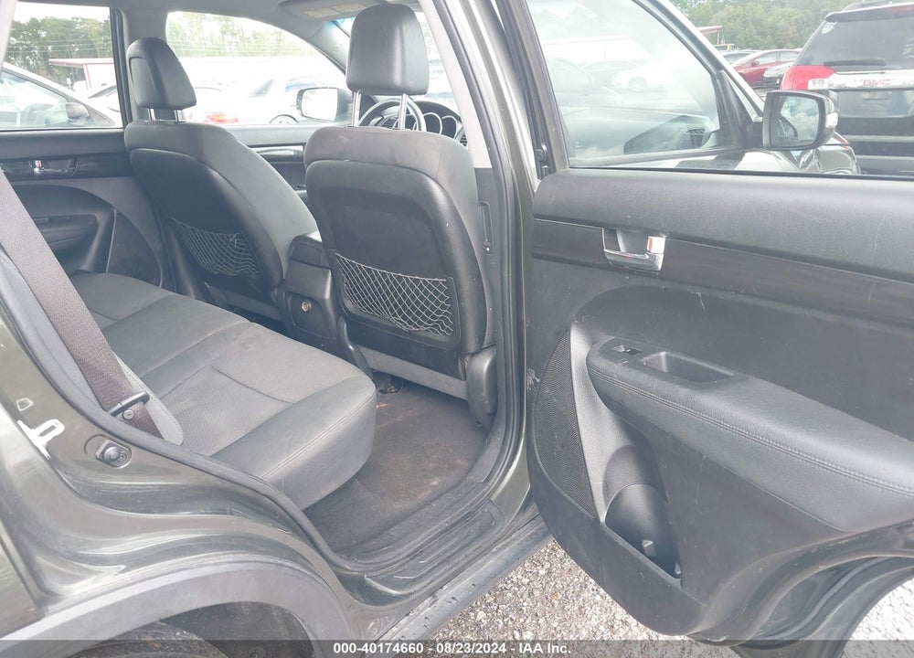 2013 KIA SORENTO LX VIN: 5XYKT3A68DG332188