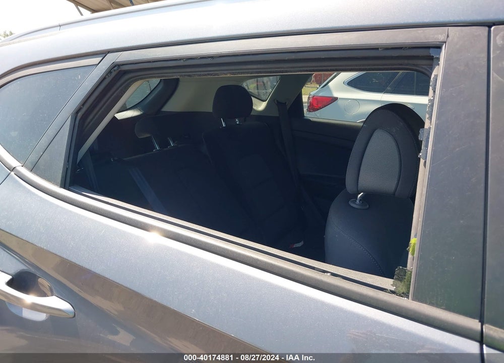 2017 HYUNDAI TUCSON SE VIN: KM8J33A40HU495248