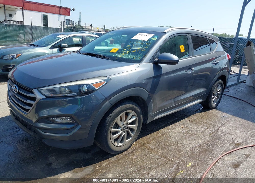 2017 HYUNDAI TUCSON SE VIN: KM8J33A40HU495248