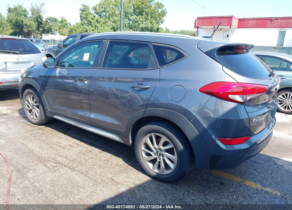 2017 HYUNDAI TUCSON SE VIN: KM8J33A40HU495248