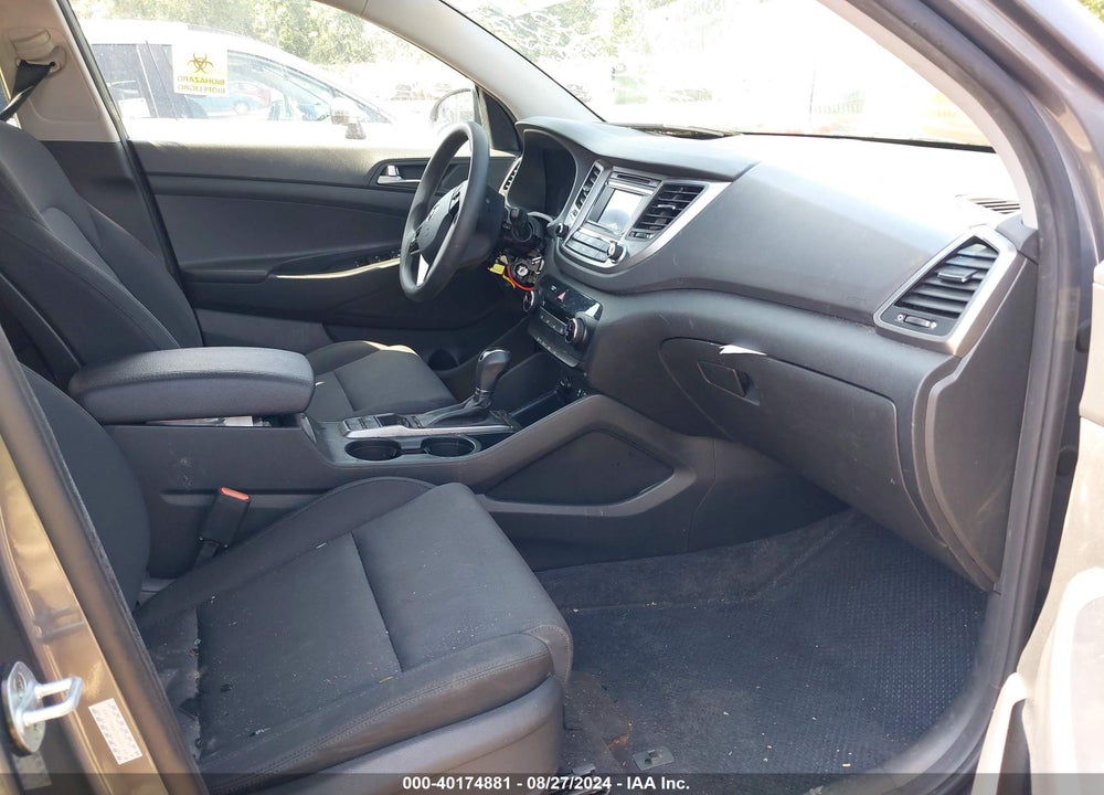 2017 HYUNDAI TUCSON SE VIN: KM8J33A40HU495248
