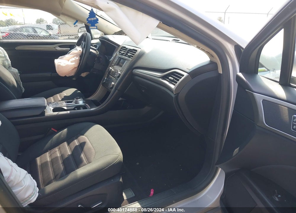 2017 FORD FUSION SE VIN: 3FA6P0H74HR302710