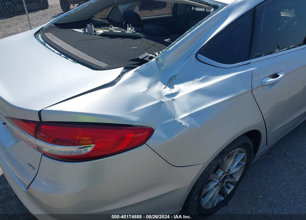 2017 FORD FUSION SE VIN: 3FA6P0H74HR302710