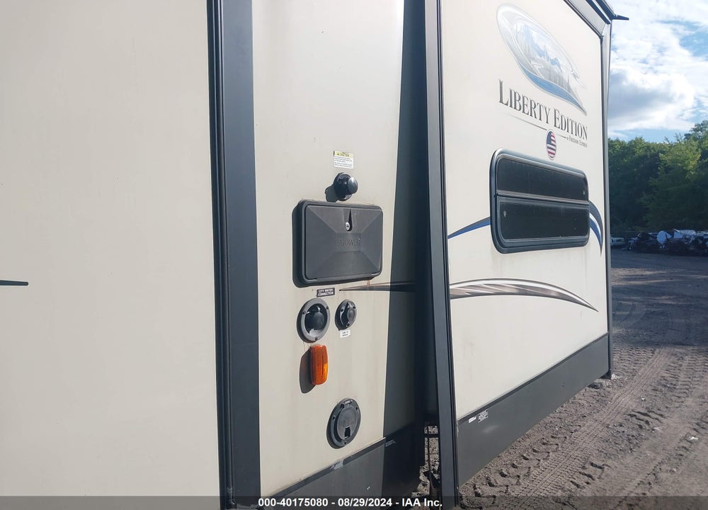 2016 COACHMEN LIBERTY VIN: 5ZT2FEWB6GA019054