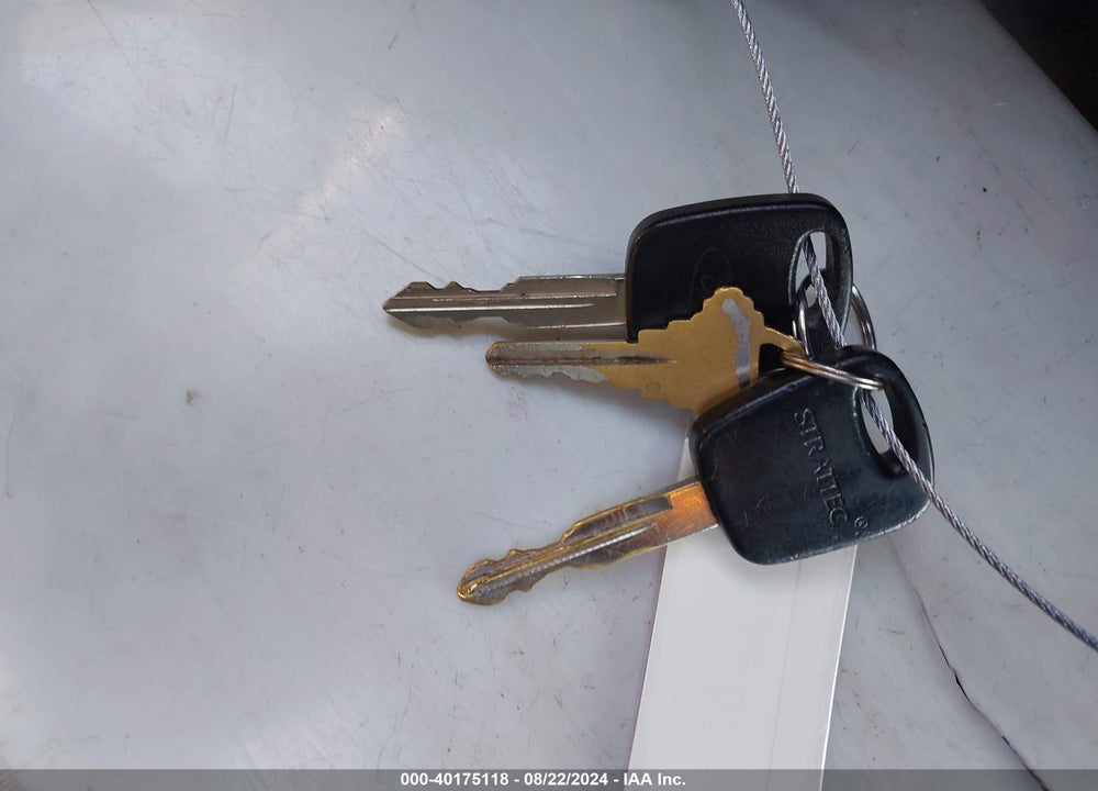 2004 FORD ESCAPE XLT VIN: 1FMYU031X4DA19502