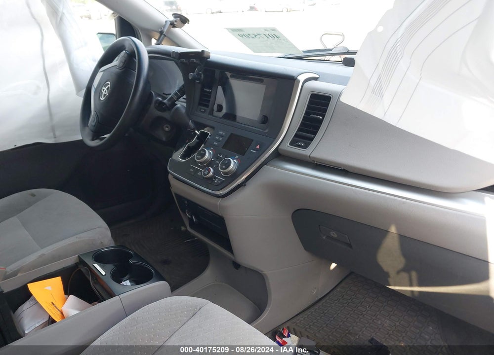 2017 TOYOTA SIENNA LE 7 PASSENGER VIN: 5TDJZ3DC0HS154779