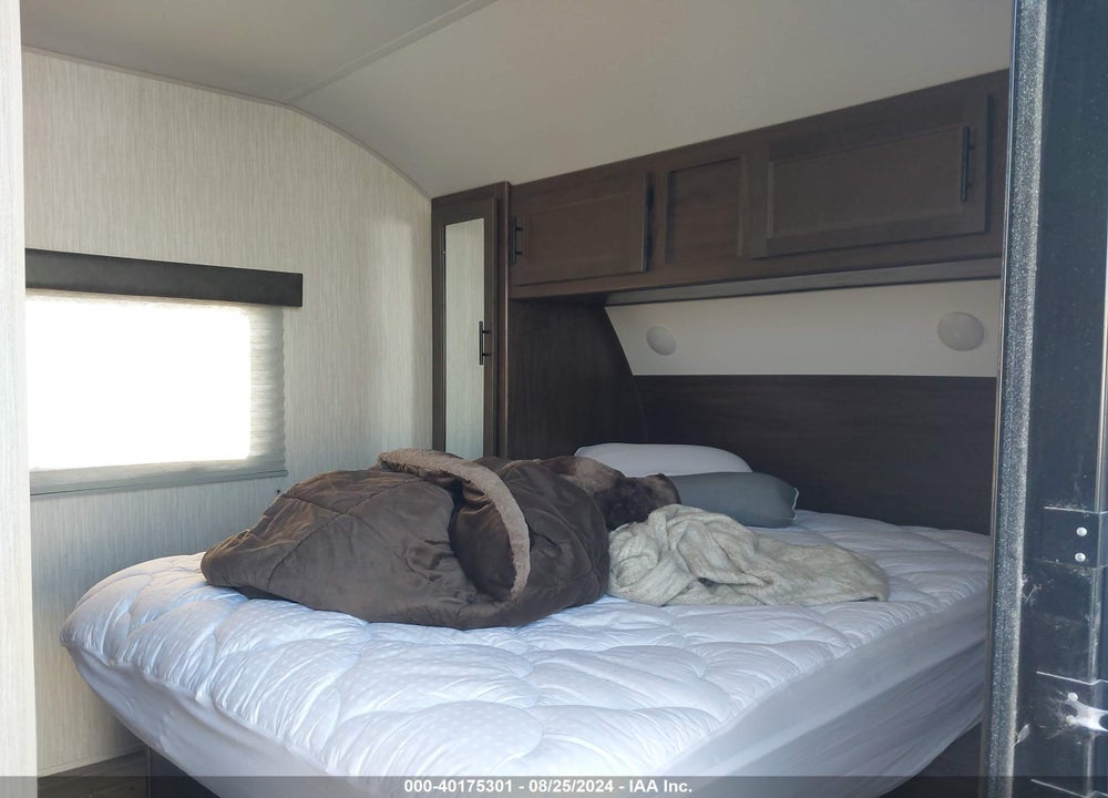 2021 FOREST RIVER GREY WO 27DBH VIN: 4X4TCKC2XMK069098