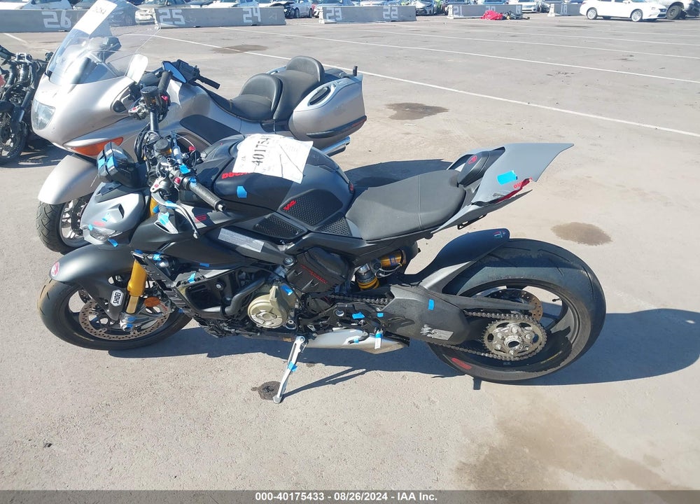 2024 DUCATI STREETFIGHTER V4/V4S VIN: ZDMFAKWW0RB009303