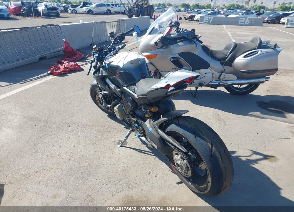 2024 DUCATI STREETFIGHTER V4/V4S VIN: ZDMFAKWW0RB009303