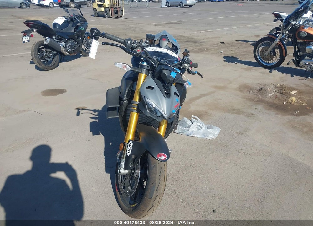 2024 DUCATI STREETFIGHTER V4/V4S VIN: ZDMFAKWW0RB009303